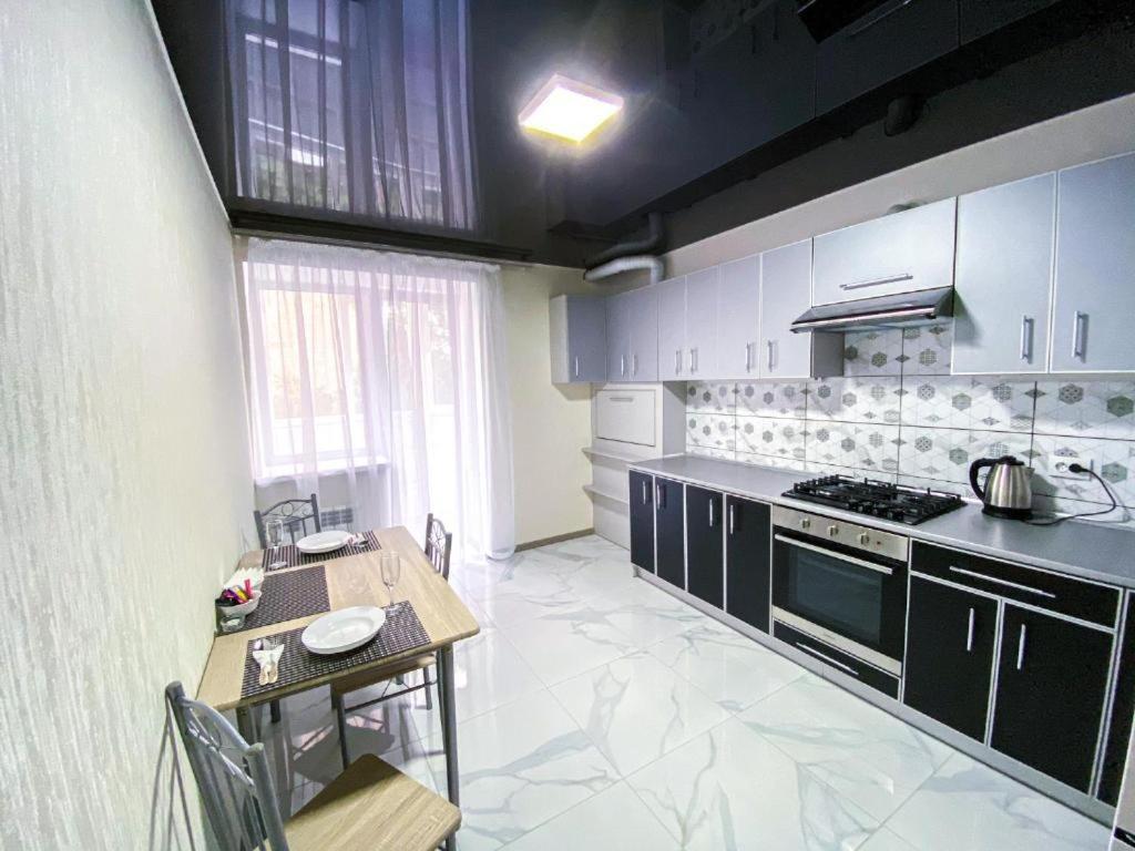 Apartpoltava 2 Окремі Кімнати, Новобудова, Два Великих Ліжка Центр, Корпусний Сад Exteriör bild
